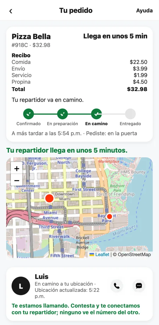 Pedido en camino en la app del cliente con el botón «Llamar al repartidor (número oculto)» y el aviso «Te estamos llamando. Contesta y te conectamos con tu repartidor».