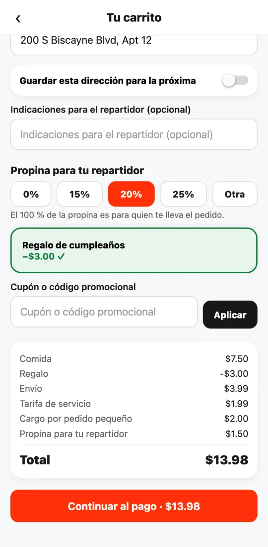 Carrito de la app de Tumbite con el regalo de cumpleaños aplicado en verde y el descuento en el desglose del total.