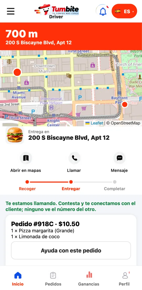 App del repartidor en camino con el botón «Llamar al cliente (número oculto)» y el aviso «Te estamos llamando. Contesta y te conectamos con el cliente».