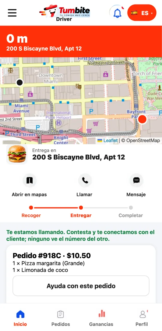 App del repartidor en la puerta: botones «Tomar foto de la entrega», «Entregado en mano» y «El cliente no aparece».