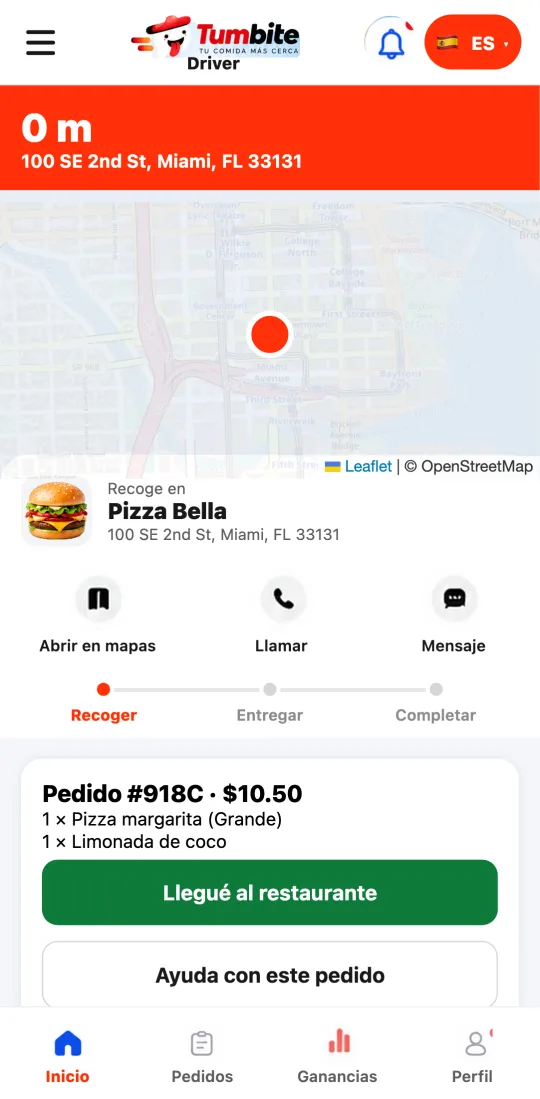 Pedido activo en la app de repartidores con los botones «Llegué al restaurante», «Ayuda con este pedido» y la lista de artículos.