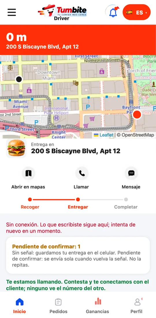 App del repartidor con la tarjeta «Pendiente de confirmar: 1» y el aviso de que la entrega se guardó en el celular y se envía sola al volver la señal.