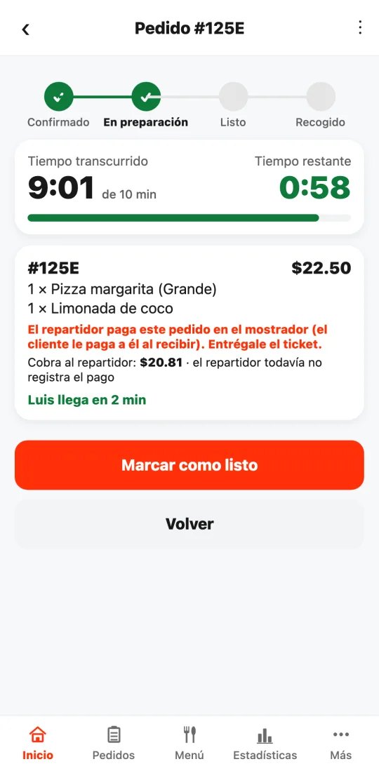App del restaurante con un pedido pagado en mano: «Cobra al repartidor» con el monto y si el repartidor ya registró el pago.
