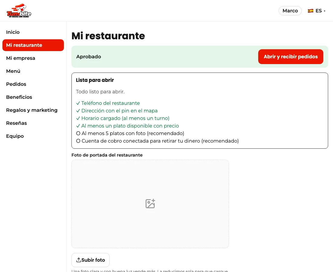 Restaurante aprobado en el panel de Tumbite, recibiendo pedidos, con el botón para cerrar por ahora.